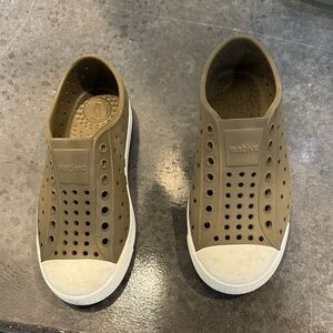 Native Slip-On Jefferson Shoes in Olive Green with White Toe children’s 12